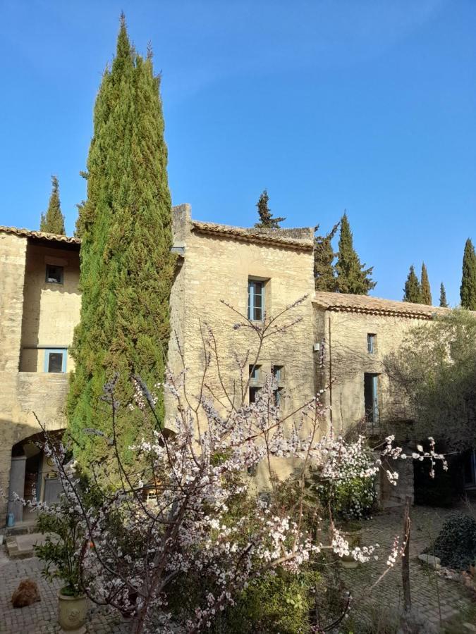 Le Mas Du Lac Uzes Exterior photo