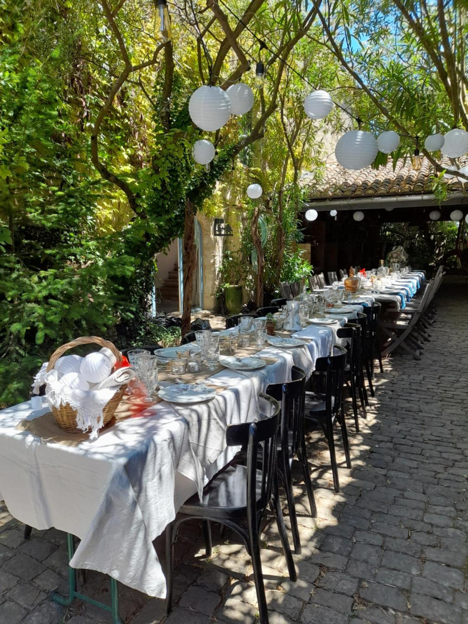Le Mas Du Lac Uzes Exterior photo