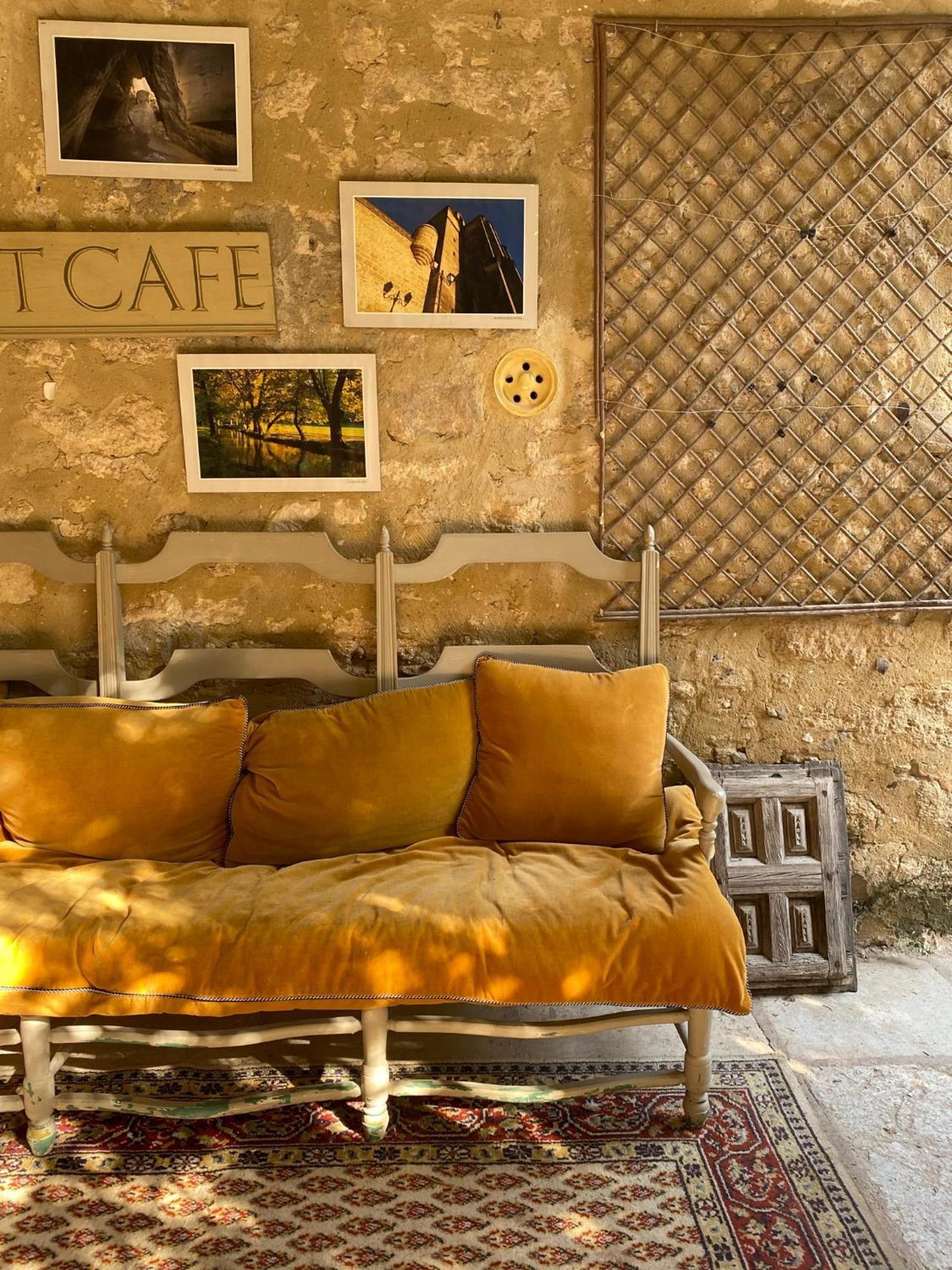 Le Mas Du Lac Uzes Exterior photo